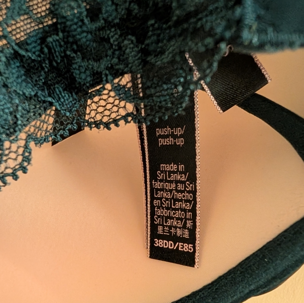 🖤✨ Victoria’s Secret Lace Push-Up Bra | Lift, Lace & Luxe Confidence 💋38DD - Picture 7 of 12